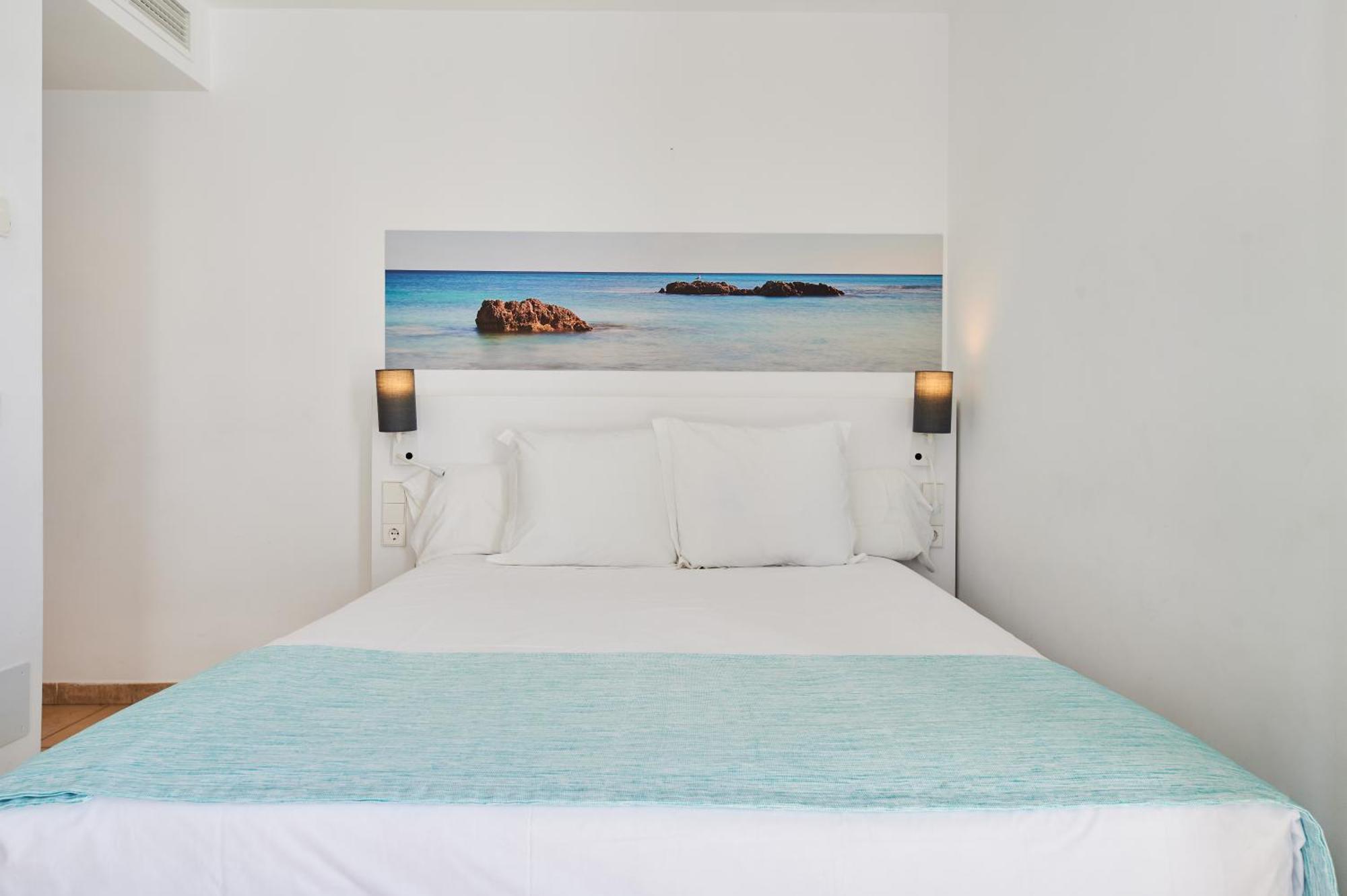 Aluasun Continental Park Hotel & Apartments Playa de Muro  Room photo