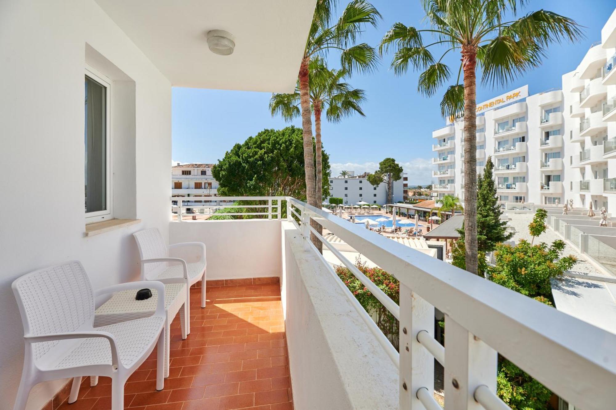 Aluasun Continental Park Hotel & Apartments Playa de Muro  Exterior photo