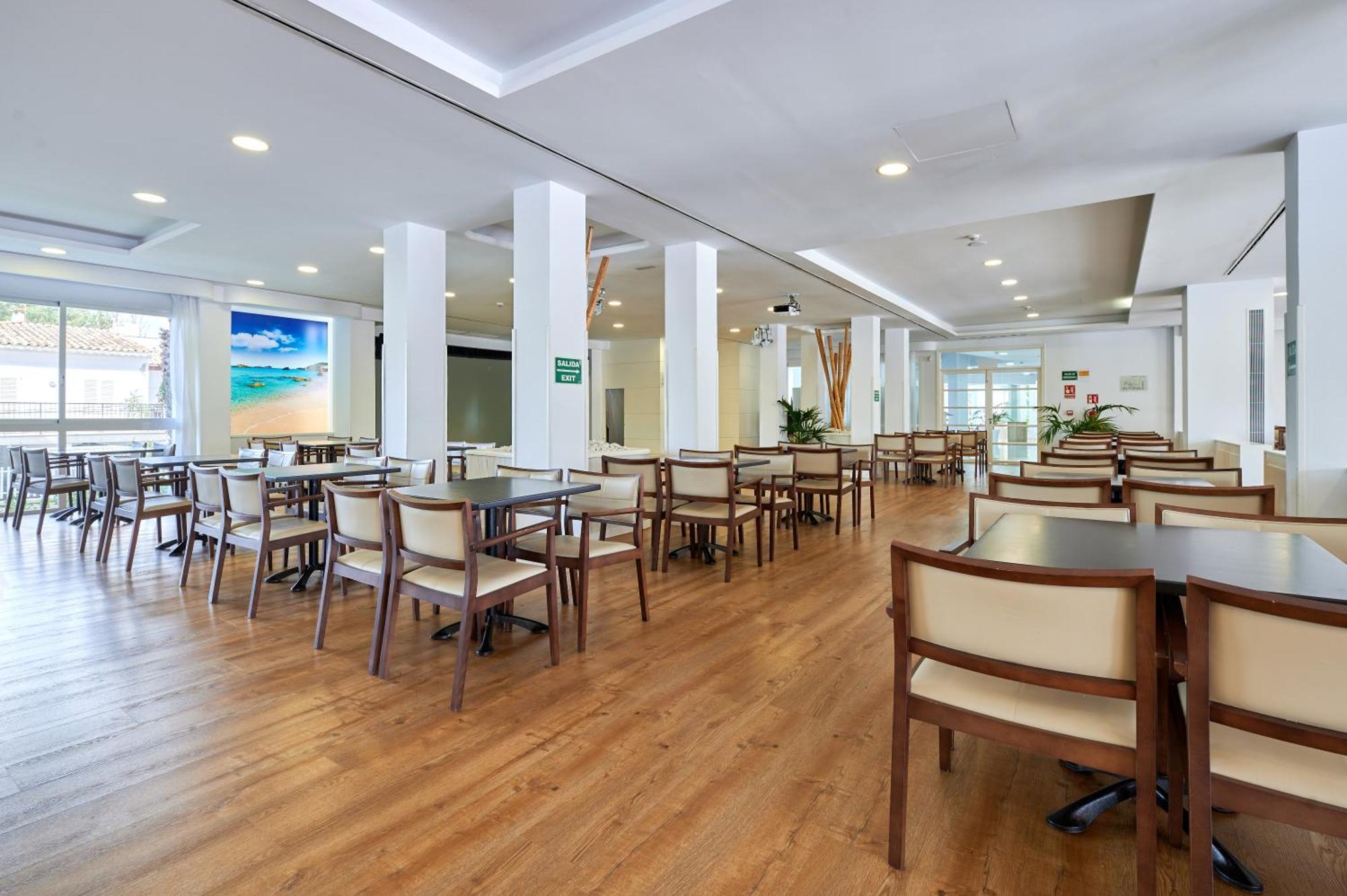Aluasun Continental Park Hotel & Apartments Playa de Muro  Exterior photo