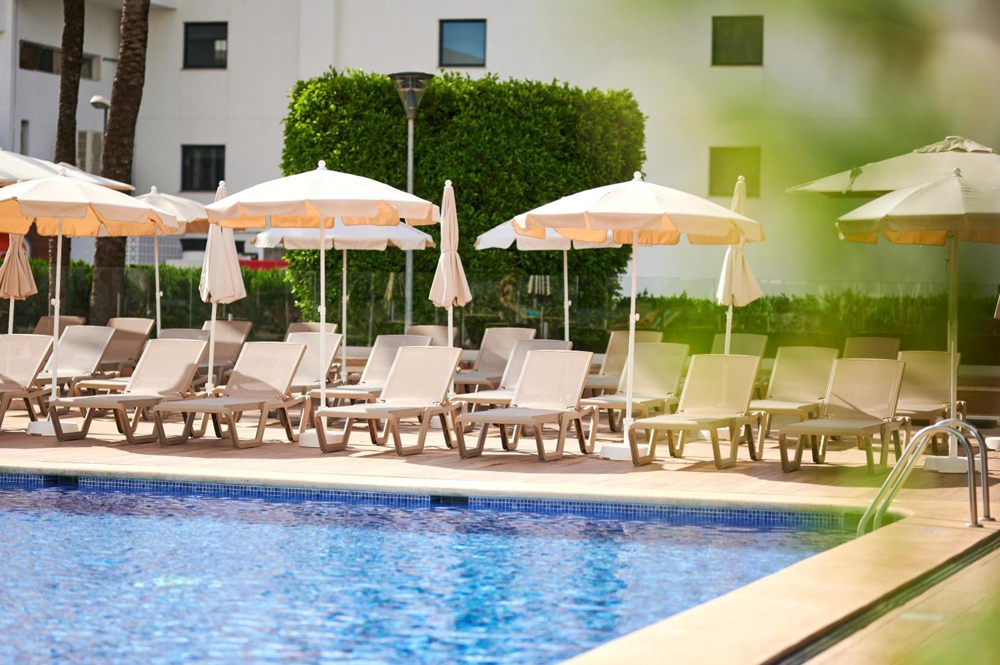 Aluasun Continental Park Hotel & Apartments Playa de Muro  Exterior photo