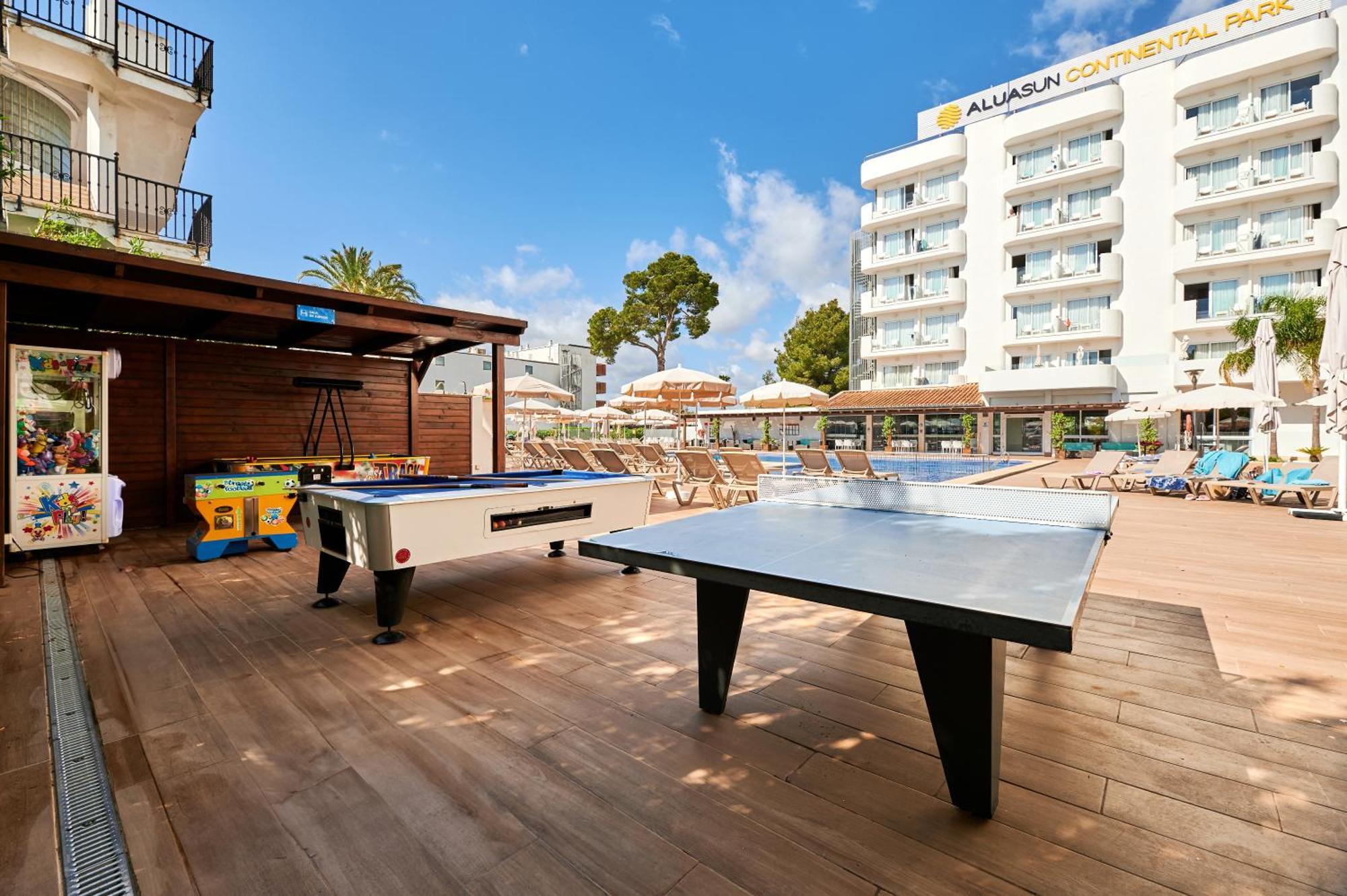 Aluasun Continental Park Hotel & Apartments Playa de Muro  Exterior photo