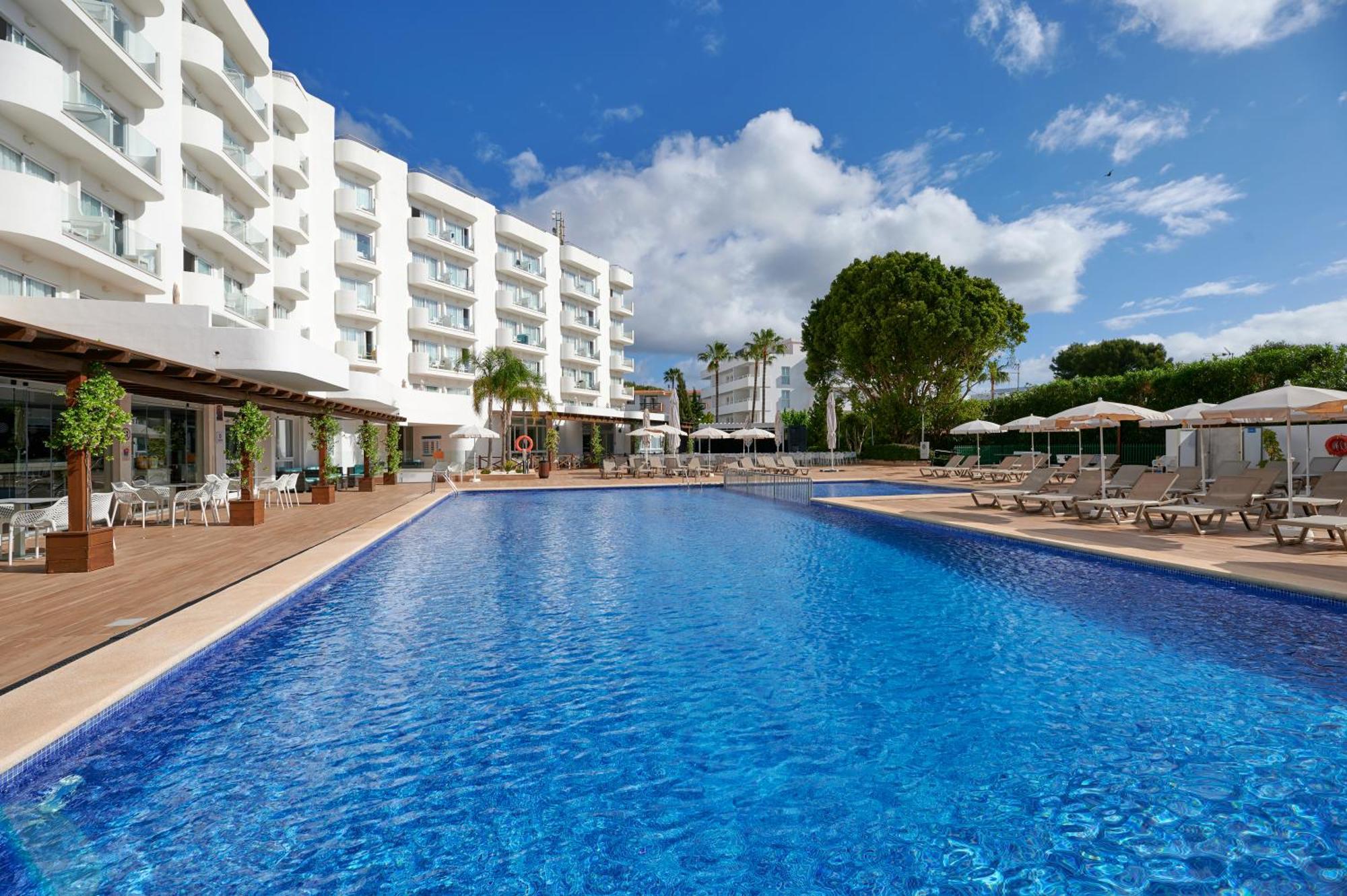 Aluasun Continental Park Hotel & Apartments Playa de Muro  Exterior photo