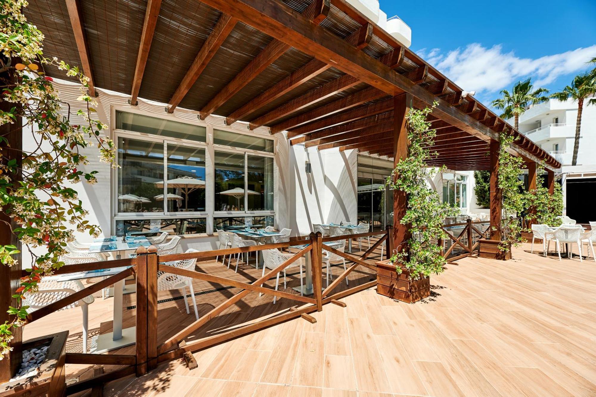 Aluasun Continental Park Hotel & Apartments Playa de Muro  Exterior photo
