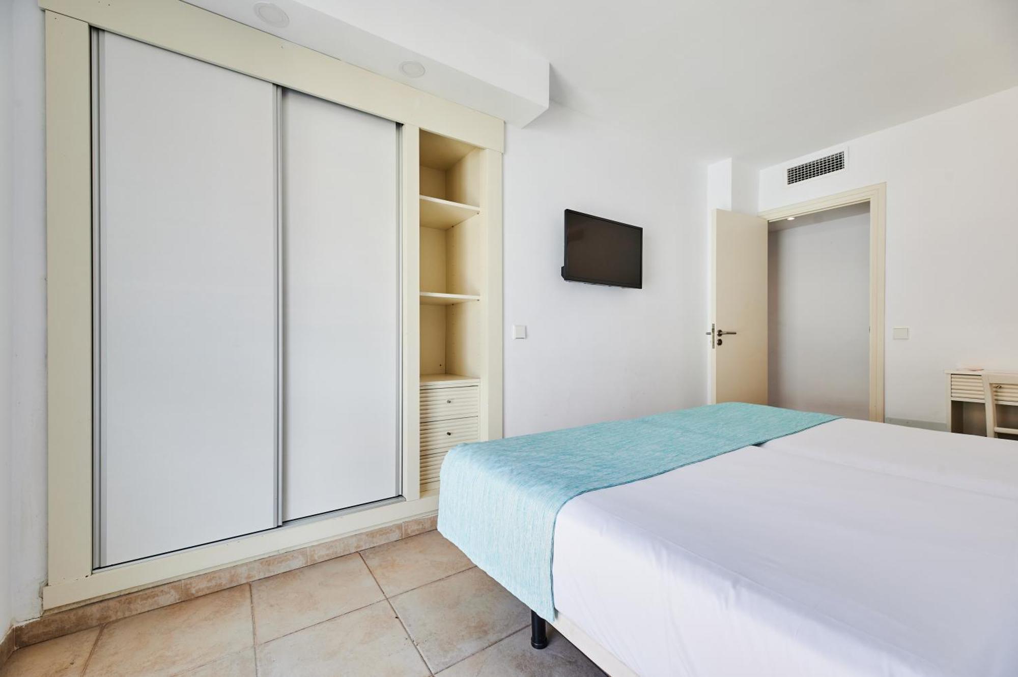 Aluasun Continental Park Hotel & Apartments Playa de Muro  Exterior photo